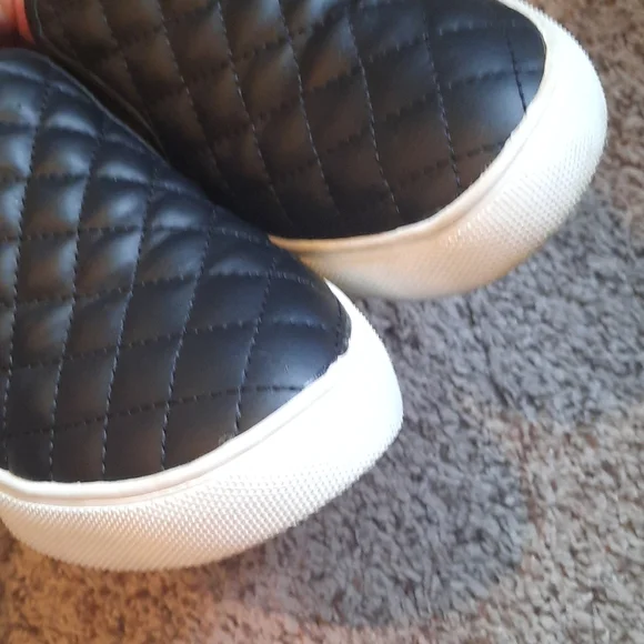 Size 8 Steve Madden black quilted skate shoes - Picture 4 of 7